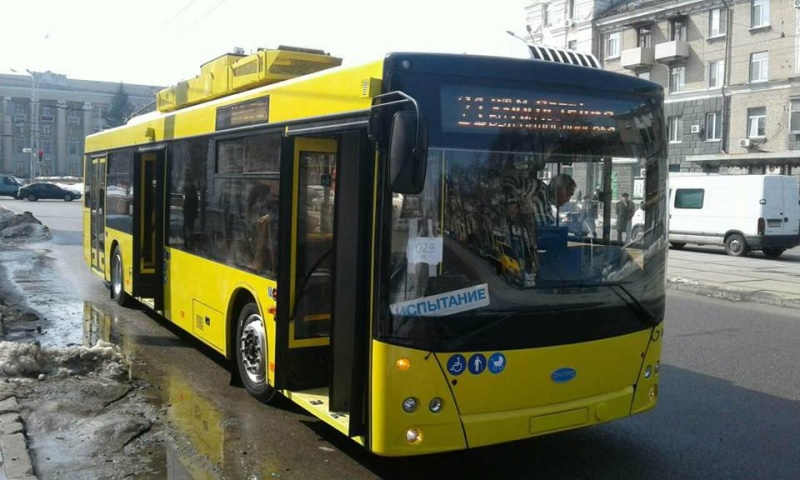 У Дніпрі випробовують нові тролейбуси для Чернівців