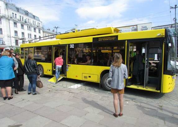 Відсьогодні у Садгору курсуватимуть ще два нові тролейбуси