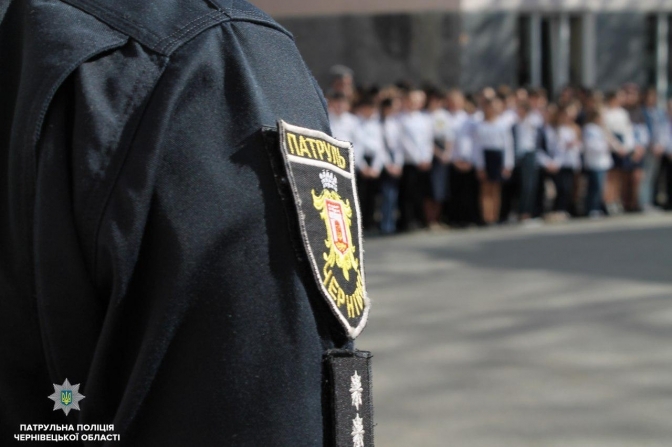 Поліцейські проводять заняття у школах Чернівців