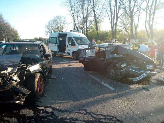 У Чернівецькій області нетверезий водій BMW спричинив ДТП та втік
