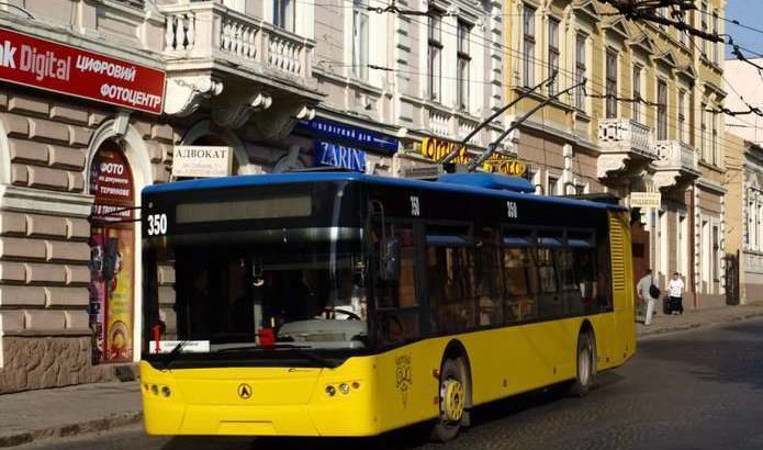 Відсьогодні тролейбуси у Чернівцях курсуватимуть до 23 години