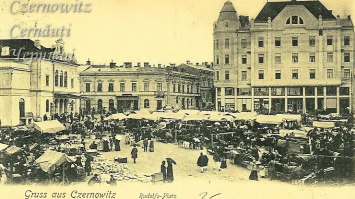 Фотоархів: як виглядала площа Філармонії у Чернівцях 100 років тому