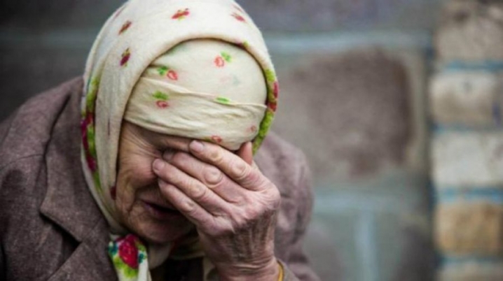 На Буковині жінка пограбувала та побила 94-річну бабусю