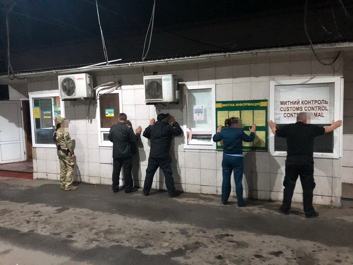 СБУ викрила на хабарі працівників Чернівецької митниці