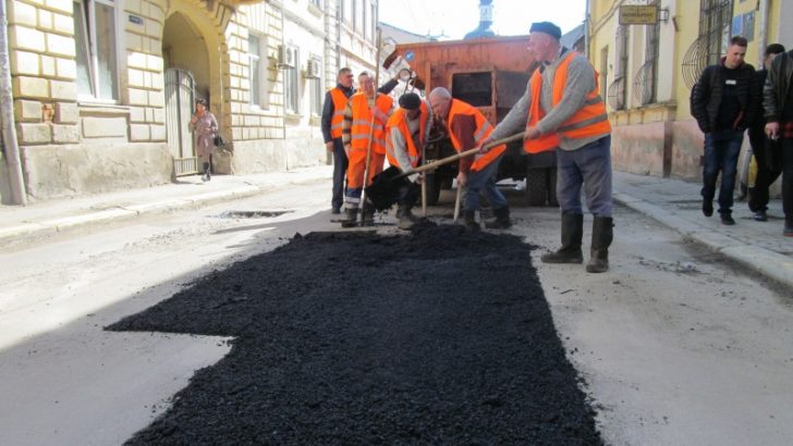 93 млн грн на дороги: які вулиці Чернівців уже відремонтували