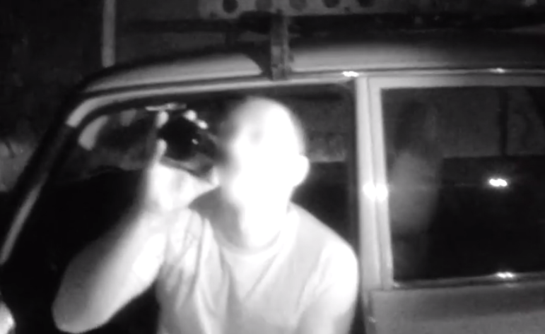Провокував патрульних та пив перед ними пиво: у Чернівцях затримали агресивного водія (відео)