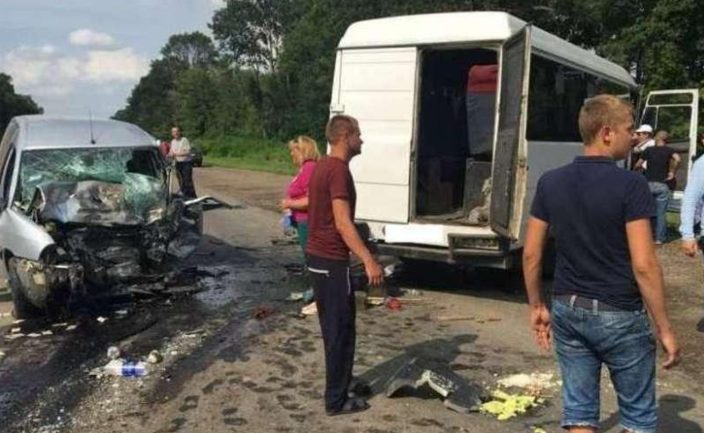 Смертельна ДТП на Буковині: маршрутка зіткнулась із легковиком