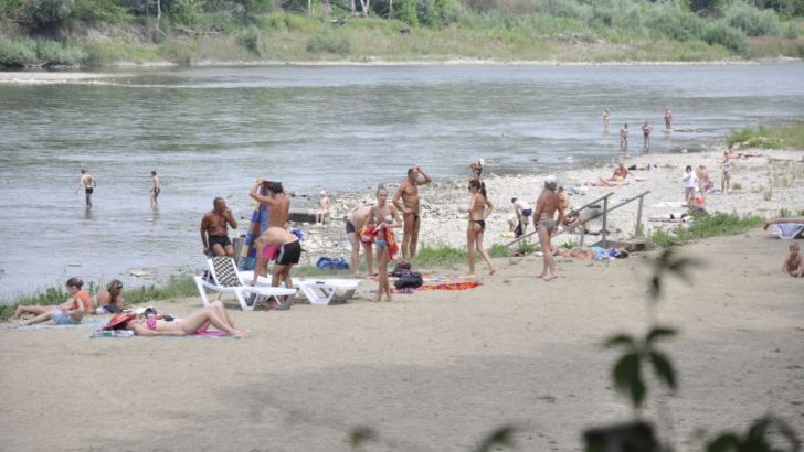 Чи безпечно чернівчанам купатися у річці Прут?