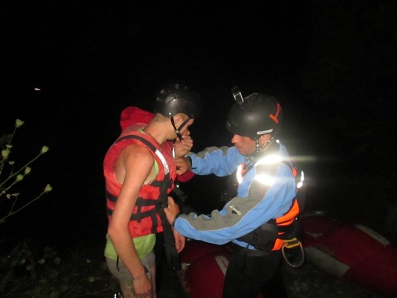 На Буковині врятували хлопця, якого течія віднесла на протилежний берег річки
