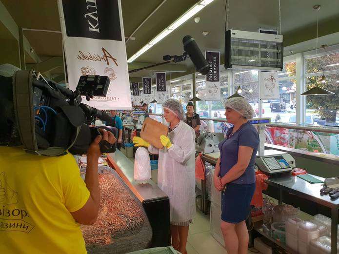 «Ревізор» перевірив супермаркет у Чернівцях (фото)
