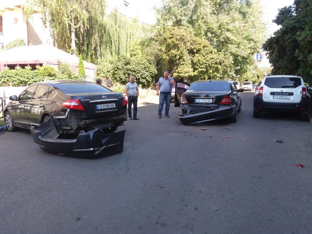У Чернівцях «ВАЗ» протаранив 9 автівок
